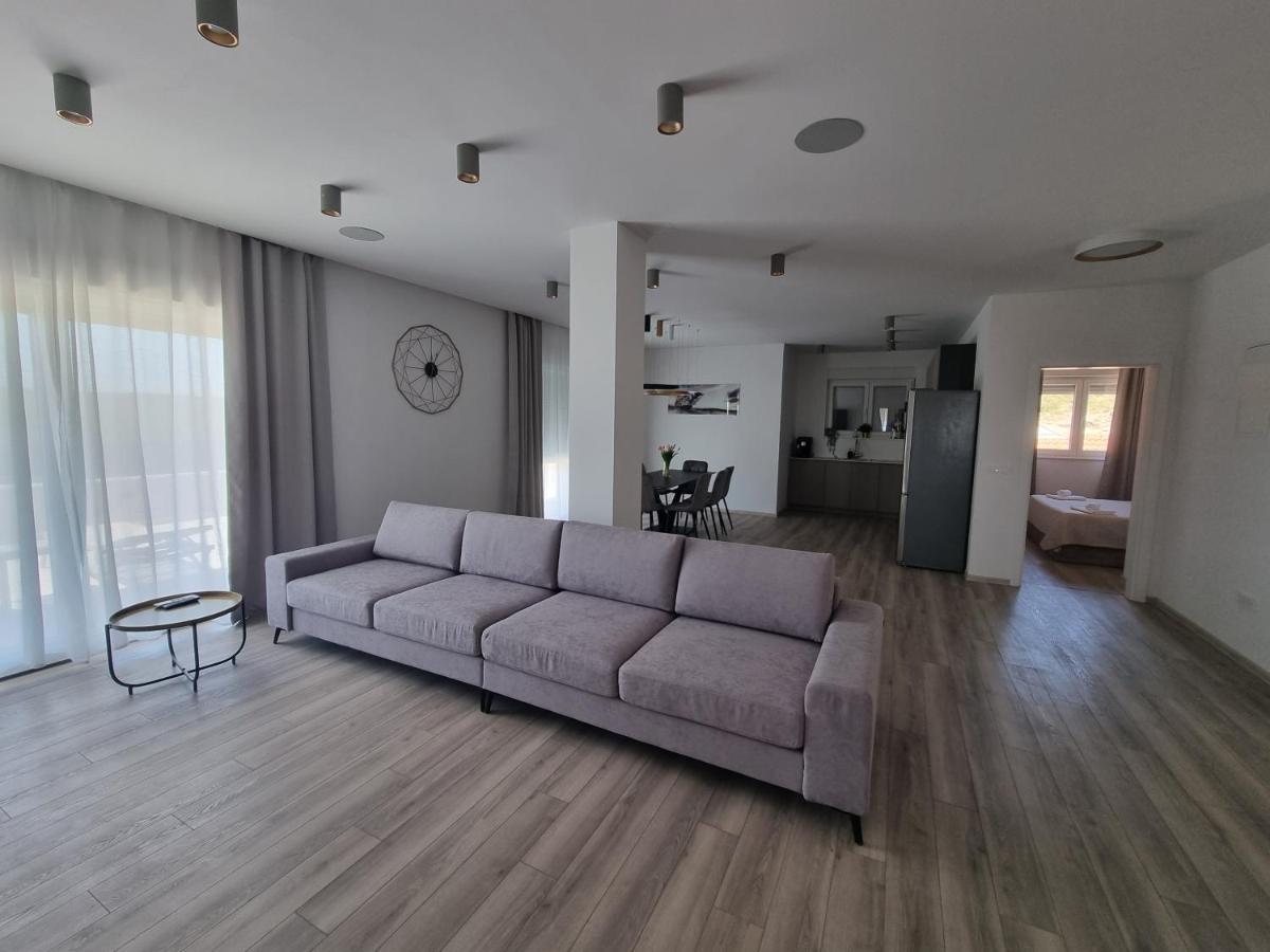 Madison Apartment *